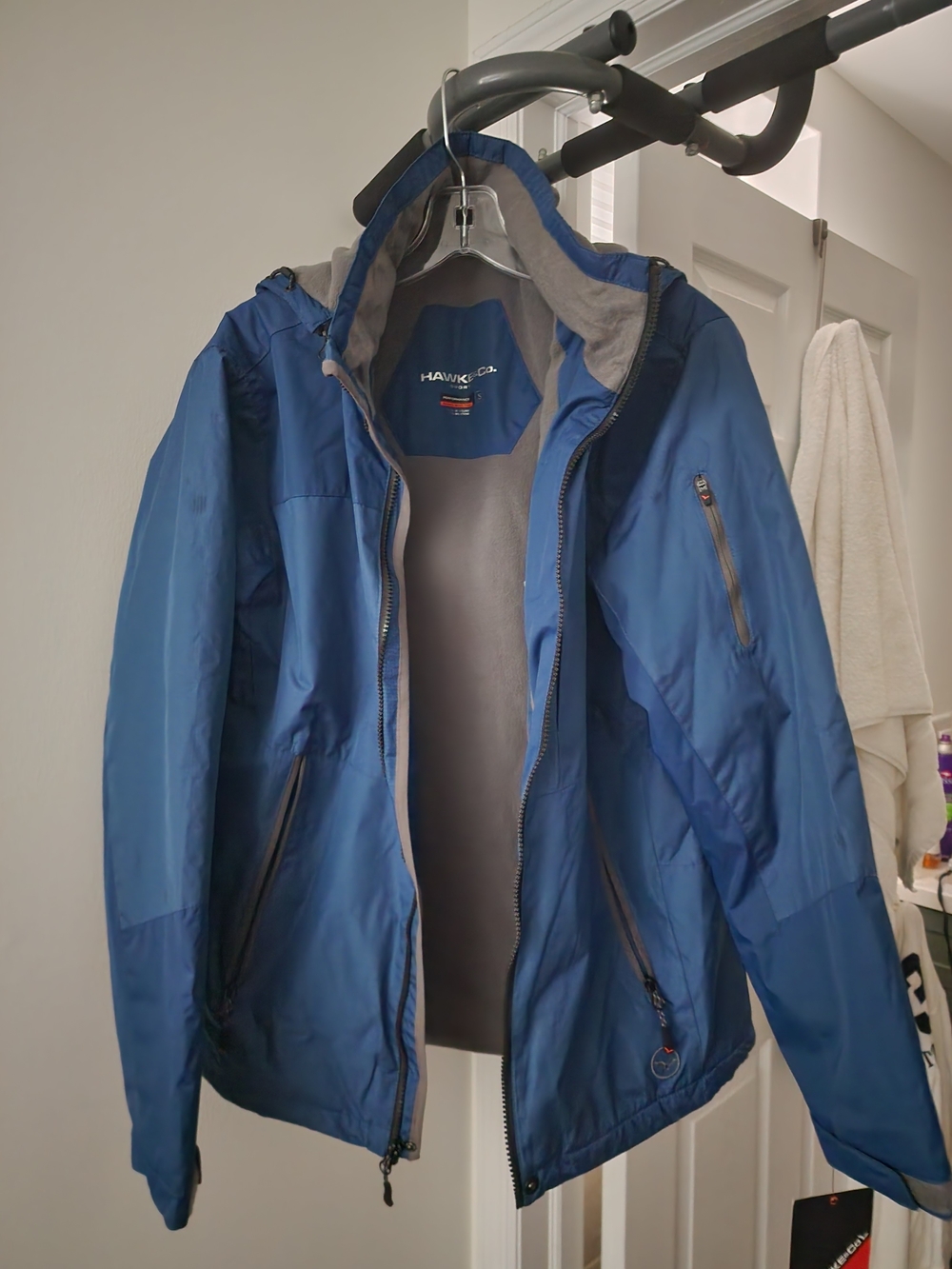 Hawke & Co Men’s Thick Blue Hooded Performance Jacket. Never Worn. Very Worm.